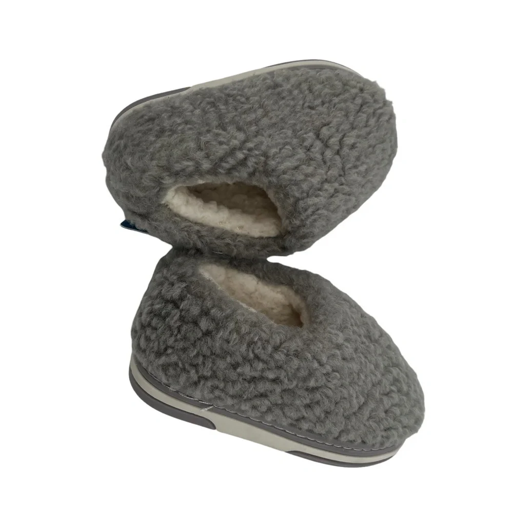 NWT Fuzzy Sherpa Lined Gray Toddler Slippers Size 26-27